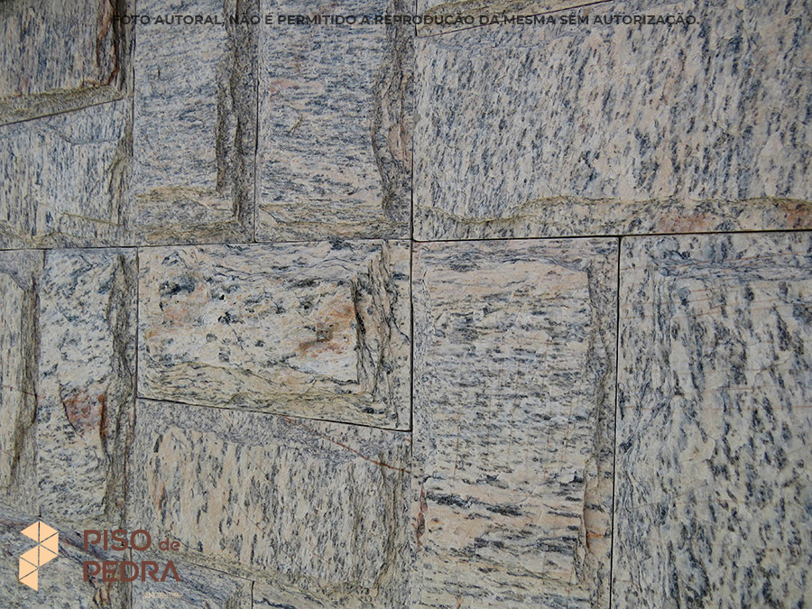 PEDRA MADEIRA VERMELHA 11,5X11,5 ALMOFADADA - Casa das Pedras Decorativas