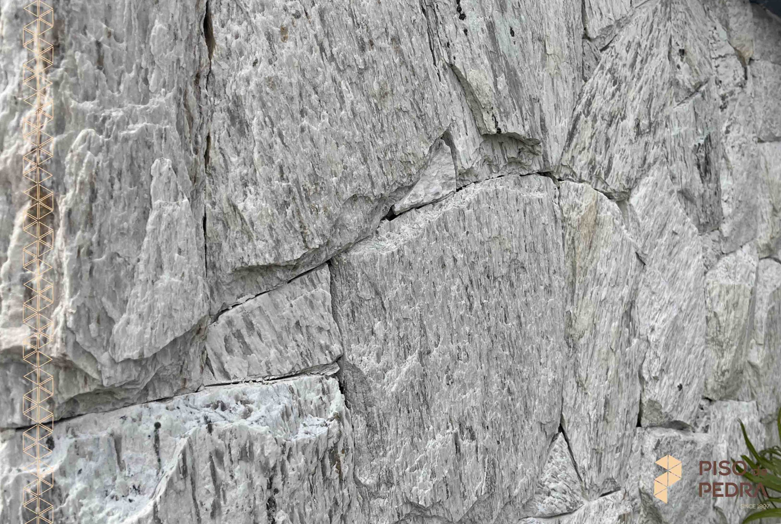 Pedra Branco Núvola Irregular  Revestimento de pedra, Trabalho em pedra,  Parede de gesso acartonado